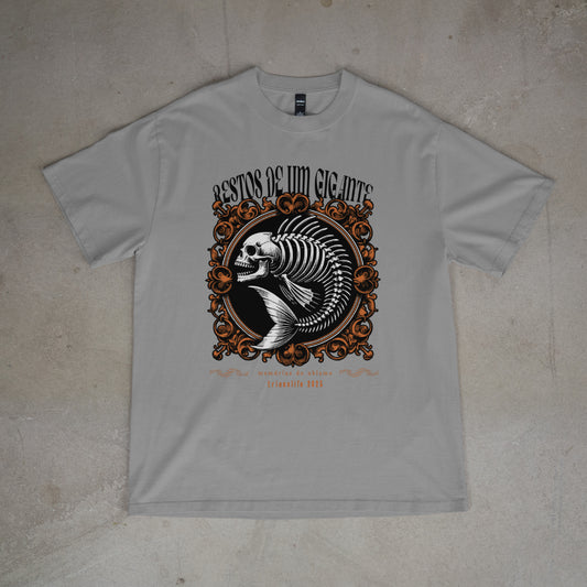 CAMISETA RESTOS DE UM GIGANTE