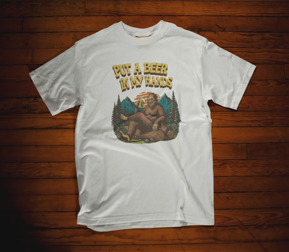 CAMISETA PUT A BEER IN MY HANDS