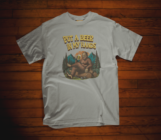 CAMISETA PUT A BEER IN MY HANDS