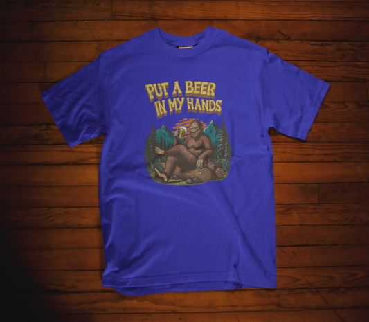 CAMISETA PUT A BEER IN MY HANDS